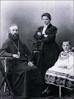 Александр Михайлович с женой Лидией Константиновной и дочерью Ольгой