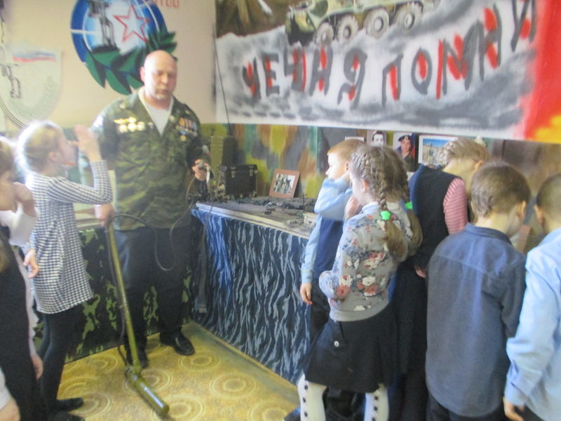 Файл:Зуев с детьми.JPG